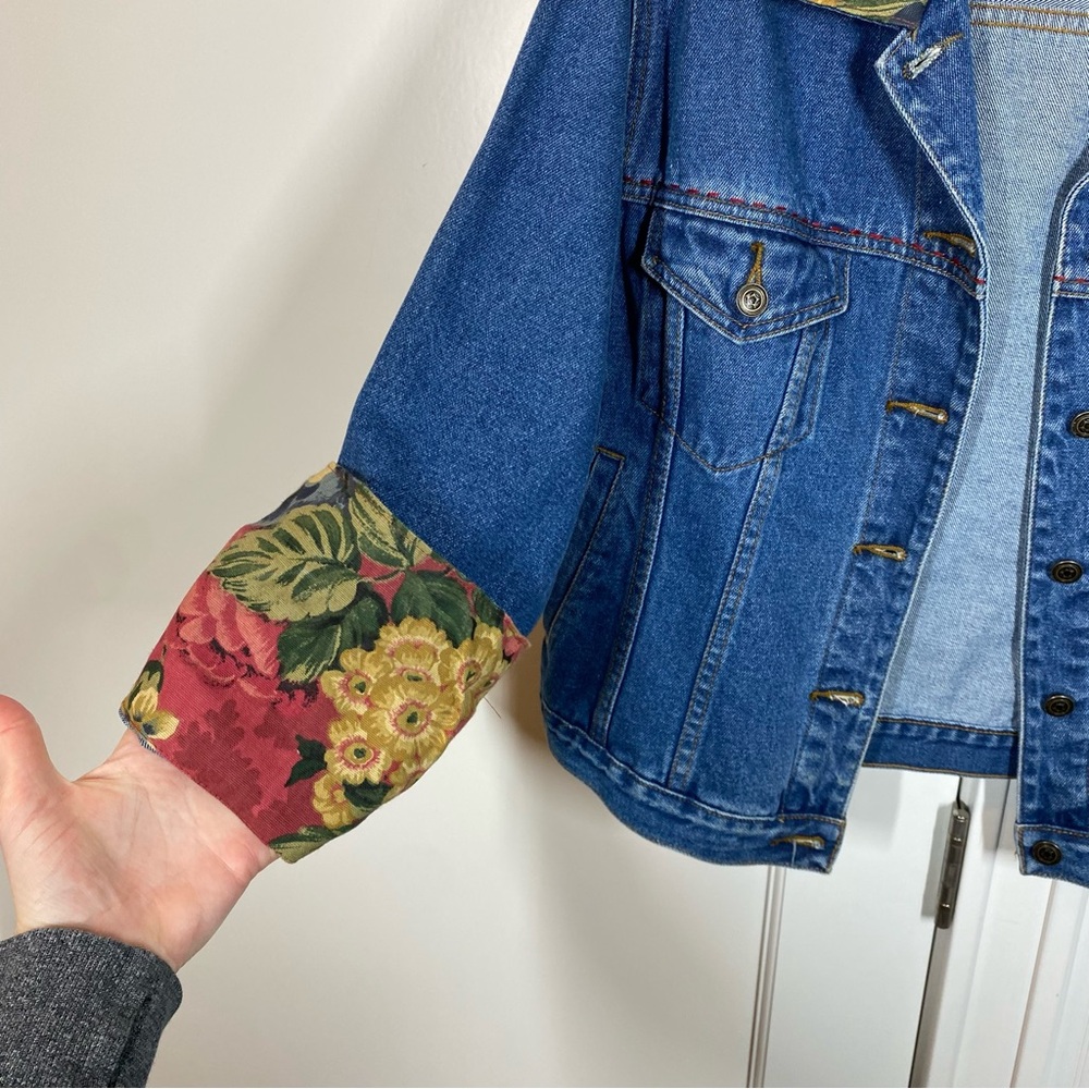 Tasha Polizzi Blue Denim Jacket with Floral Collar & Cuffs western Yellowstone - Picture 6 of 7